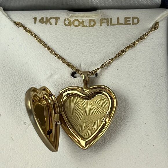 Vintage 14K Gold-Filled Heart Locket Pendant and Necklace 18” Chain NWT In Box - Picture 3 of 6